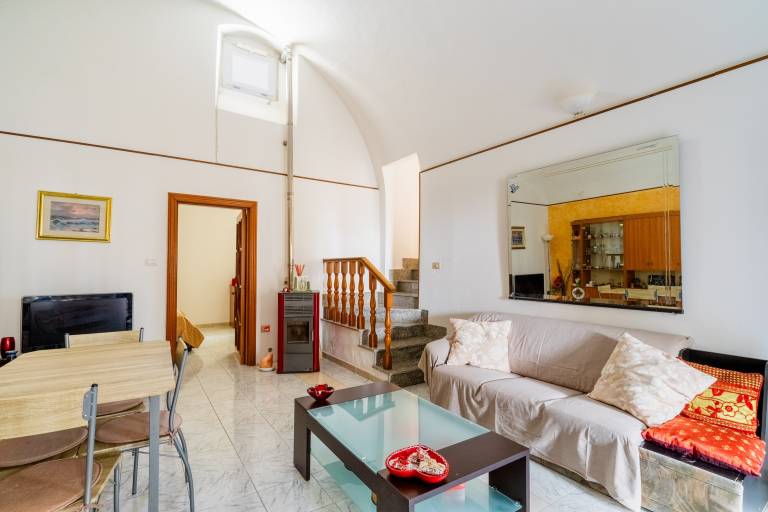Apartment with barbeque & patio | City view — photo 4