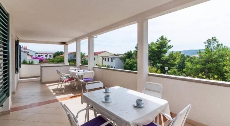 Apartman Iva-family holiday 250 m from pebble beach — photo 4