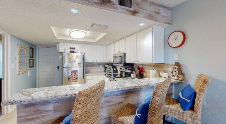 Rental apartment with pool & hot tub — photo 4