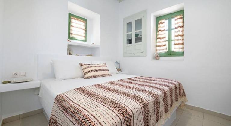 Family-oriented beautiful vacation home with terrace & yard | Beach nearby | Perfect for remote work | Pet-friendly in Naxos