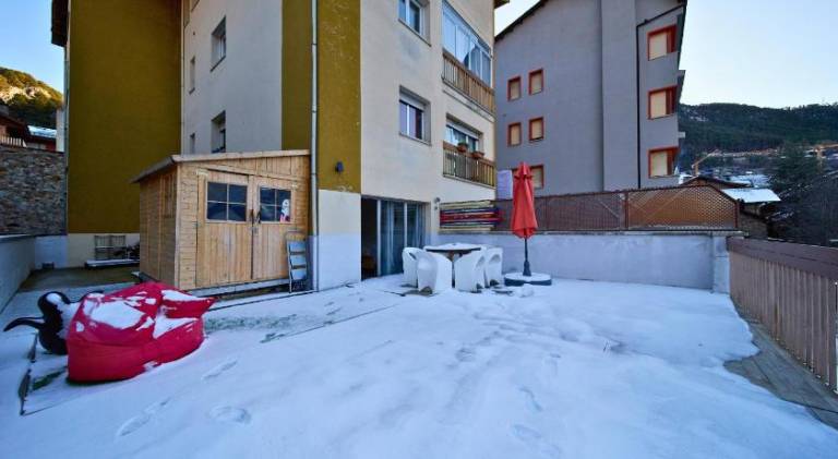 Ample rental apartment with patio | Pets allowed — photo 5