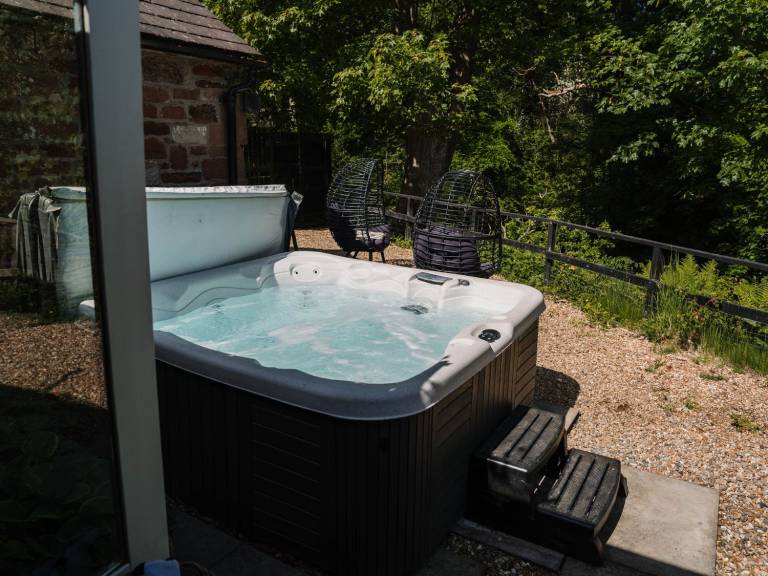 Children-friendly cottage with garden & hot tub | Pet-friendly in Carlisle