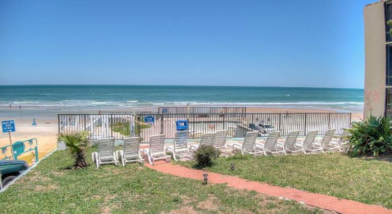 Daytona Shores Inn and Suites — photo 5