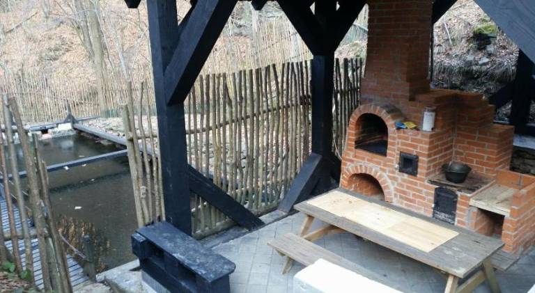 Lodge with terrace, yard & grill — photo 3