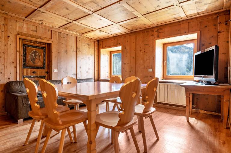 Rental apartment with terrace & yard | Mountain view in Dolo