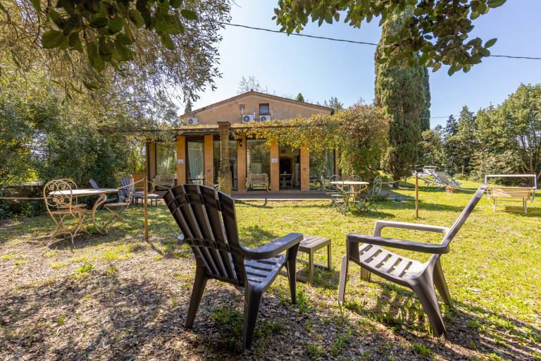 San Giovanni R. Apartment 2 Franca with Private Garden, Wi-Fi & Air Conditioning in Peccioli