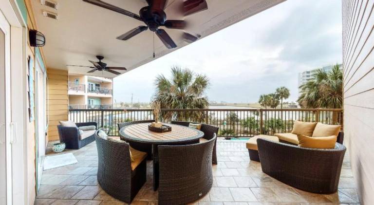 Rental apartment with hot tub, heated pool & terrace | Perfect for remote work — photo 2