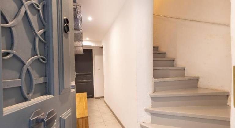 Charming rental apartment | Next to Popes' Palace | Good for workation | Pets allowed — photo 5