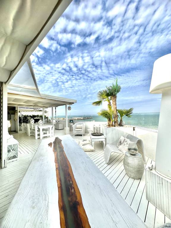 Rental apartment with barbeque & patio | Beach view — photo 4