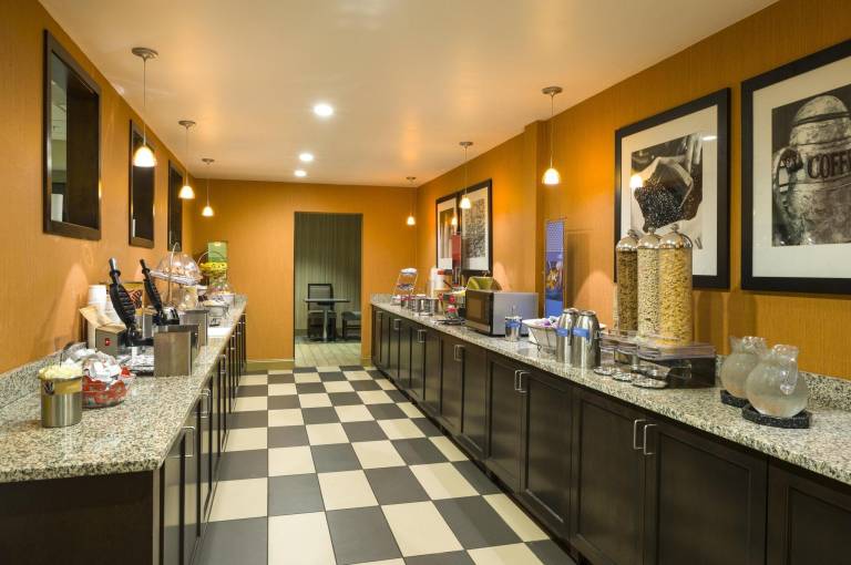 Hampton Inn Danville — photo 3