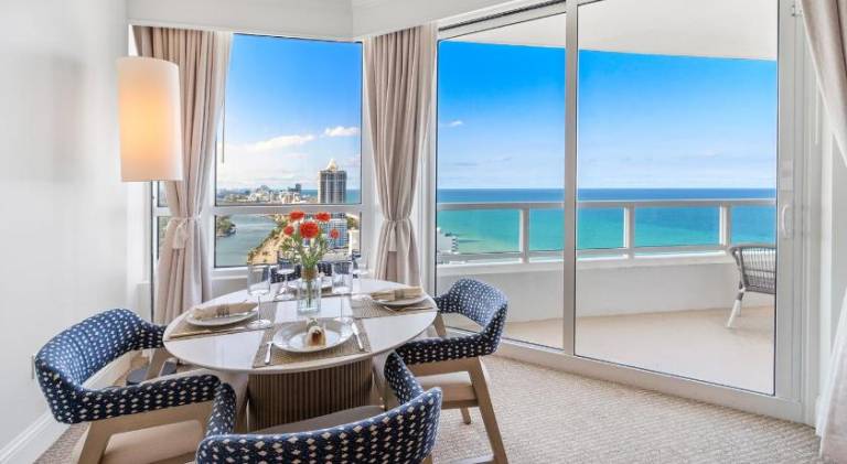 Serviced apartment with garden, hot tub & sauna in Miami Beach, FL