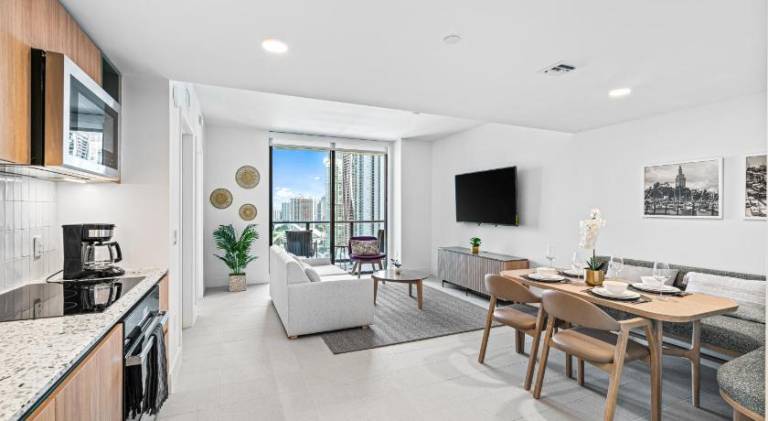 Holiday apartment with pool | Close to Bayside Marketplace — photo 4