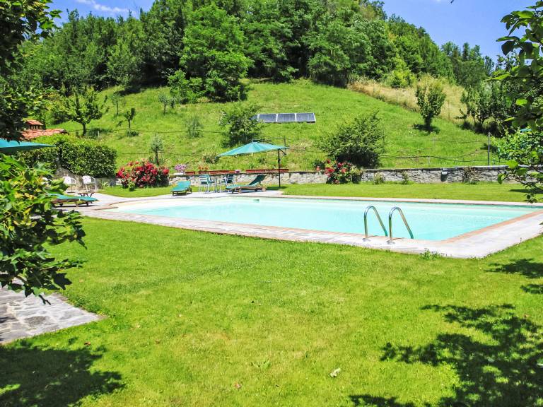 Wonderful vacation home with yard, BBQ & terrace | Pet-friendly — photo 2