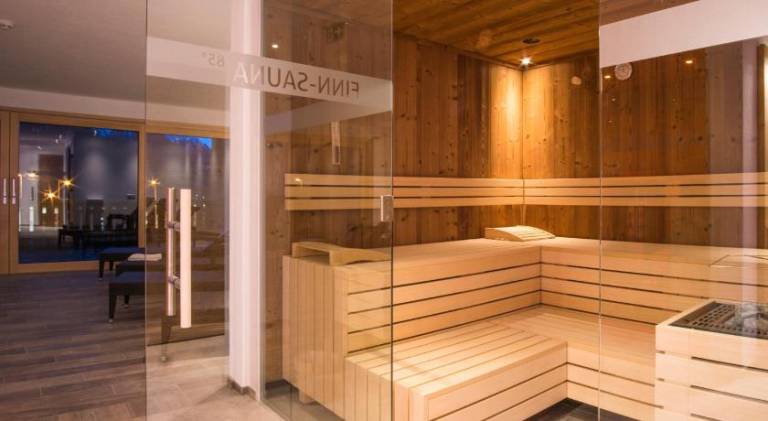 Rental apartment with sauna, patio & yard — photo 4