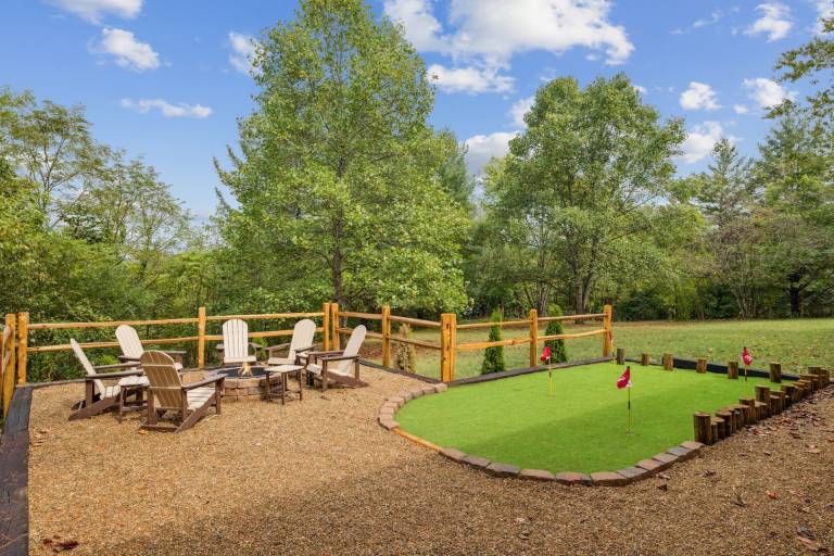 Little Mountain Cabin - 3-Bedroom Retreat with Hot Tub, Fire Pit, Games, and Serene Nature Views — photo 4