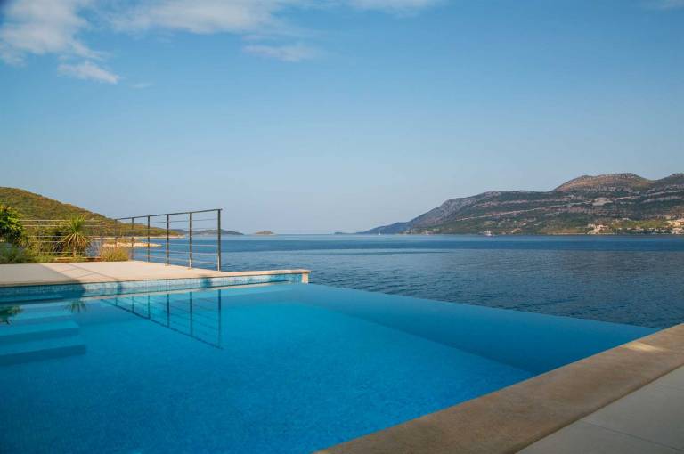 Beachfront Villa Poseidon with Heated Pool — photo 5