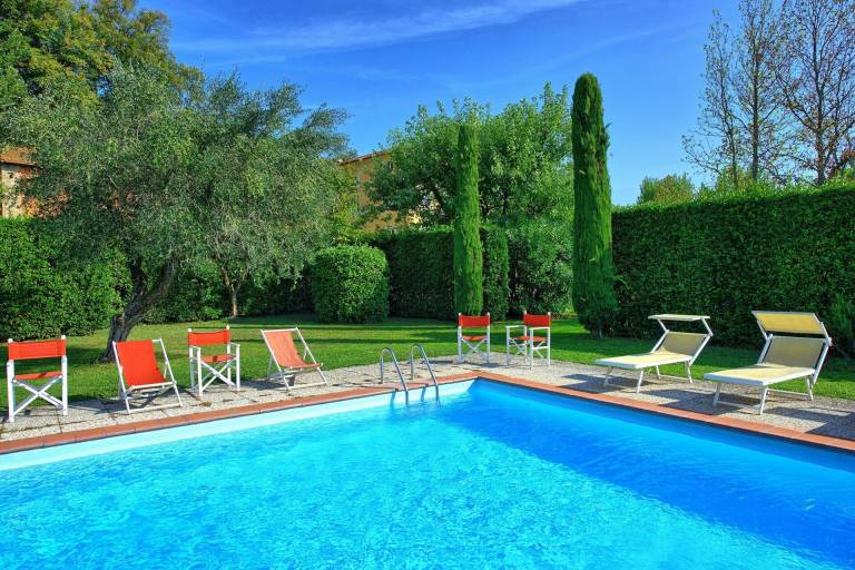 Villa with yard, private pool & grill in Capannori