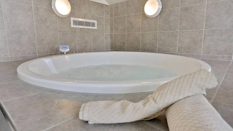 Child-friendly pleasant vacation home with garden, barbecue & private pool | Pets are welcome — photo 3