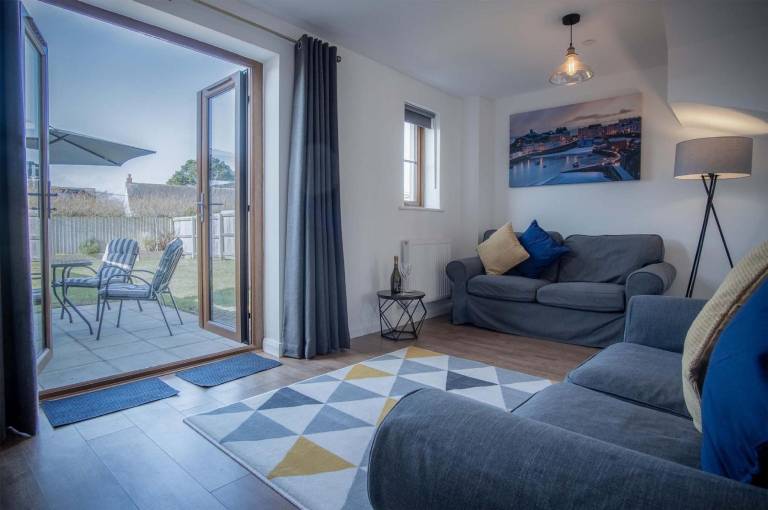 Johnnys Cove - 2 Bedroom Holiday Home - New Hedges in Tenby