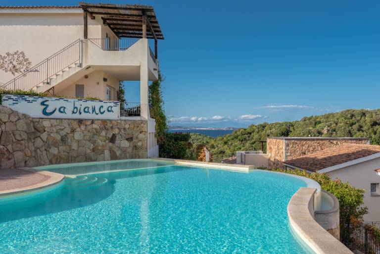 Holiday apartment with pool — photo 4