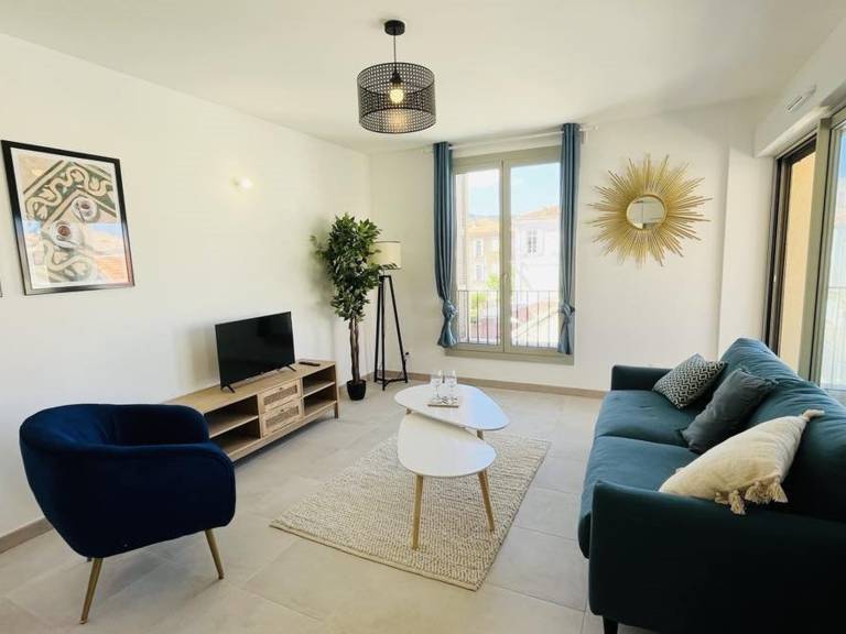 Calvi: Modern 2-BR Apartment, Sea Views, Near Beach, Parking Included — photo 2