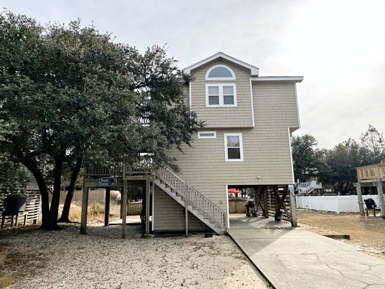 House with grill in Outer Banks, NC