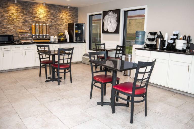 Americas Best Value Inn Harlingen — photo 5