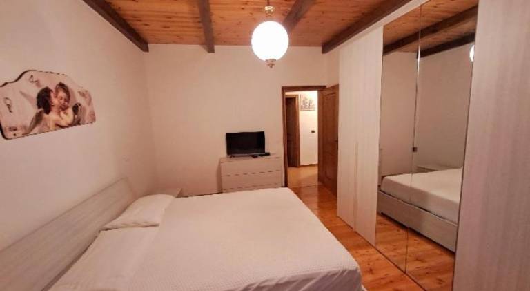 Holiday apartment with patio, BBQ & yard — photo 2