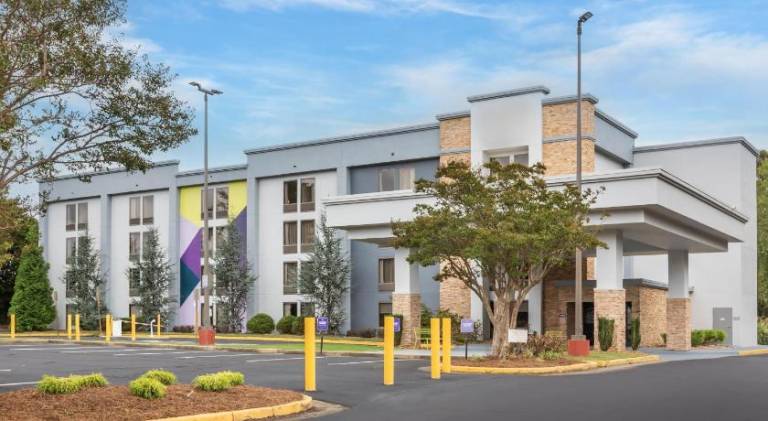 Spark by Hilton Atlanta Airport South College Park — photo 2