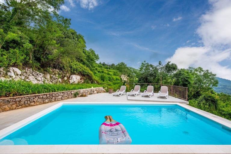 House with garden, pool & BBQ in Opatija