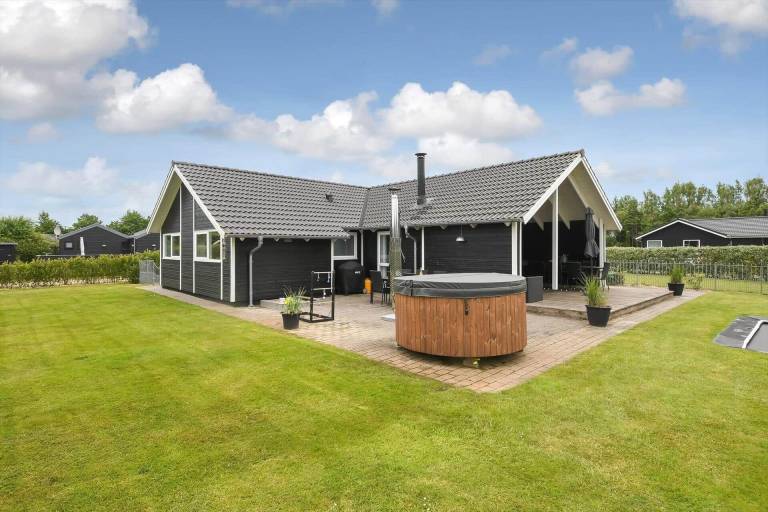 Family-oriented vacation home with BBQ, patio & yard | Pets are welcome in Ringkobing