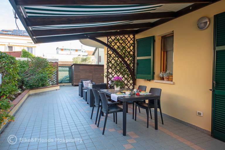 Child-friendly wonderful rental apartment with yard | Garden view | Pets are welcome — photo 2