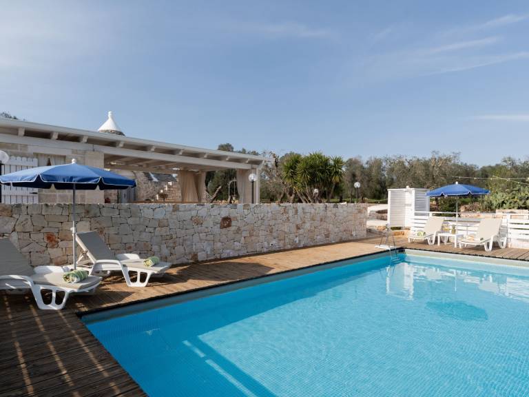 Vacation home with grill, yard & private pool — photo 3