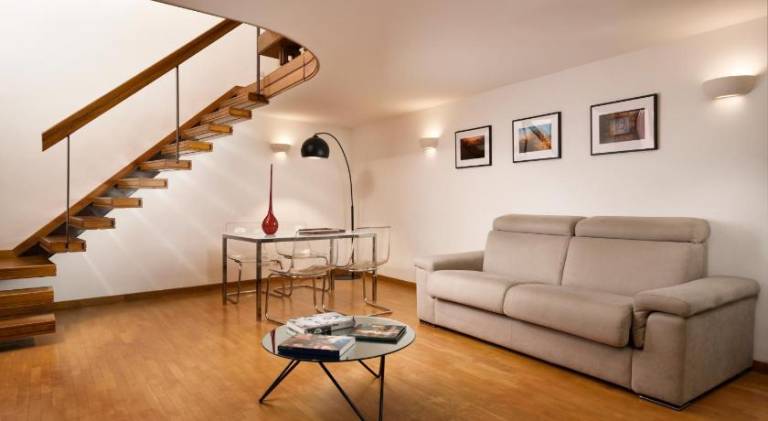 Apartment | Next to Trevi Fountain in Vittoria