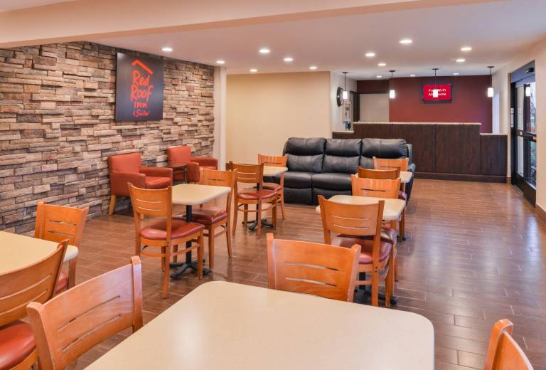 Red Roof Inn & Suites Danville, IL — photo 5
