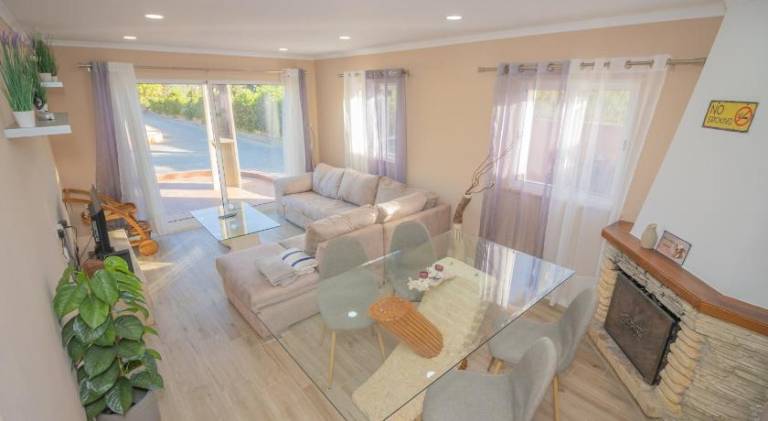 Lovely vacation home with patio, yard & private pool | Pets are welcome — photo 2
