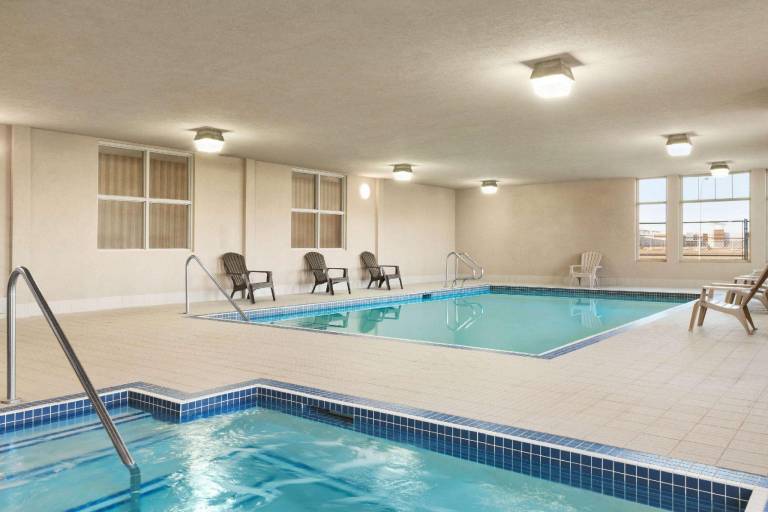 Days Inn & Suites by Wyndham Edmonton Airport — photo 5