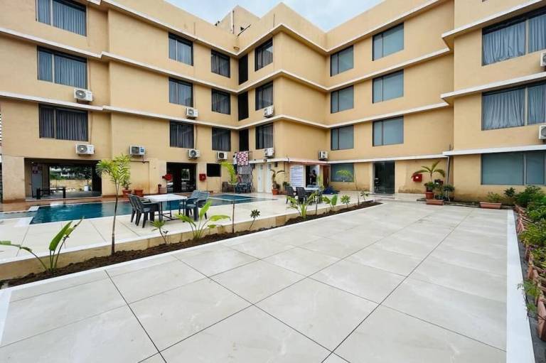 Hotel Prince Garden Daman