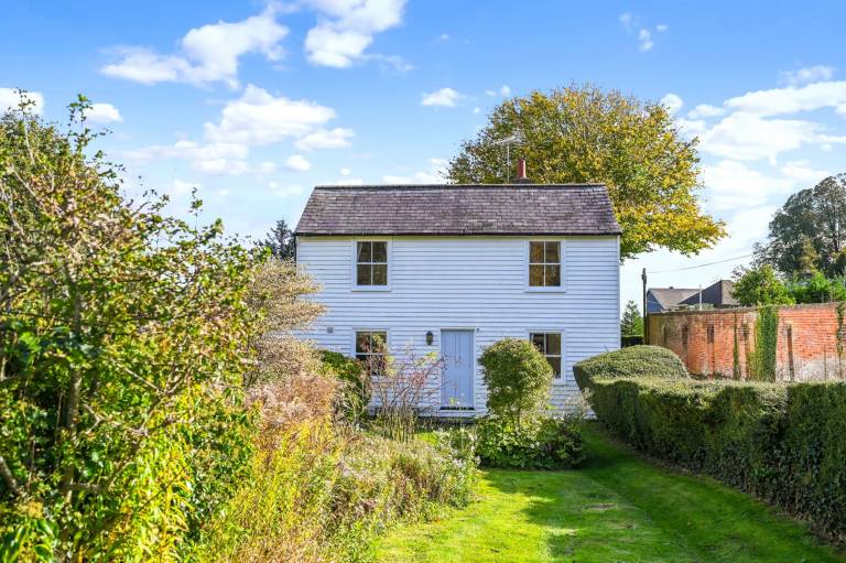 Fully equipped cottage with garden & grill | Pets allowed — photo 4