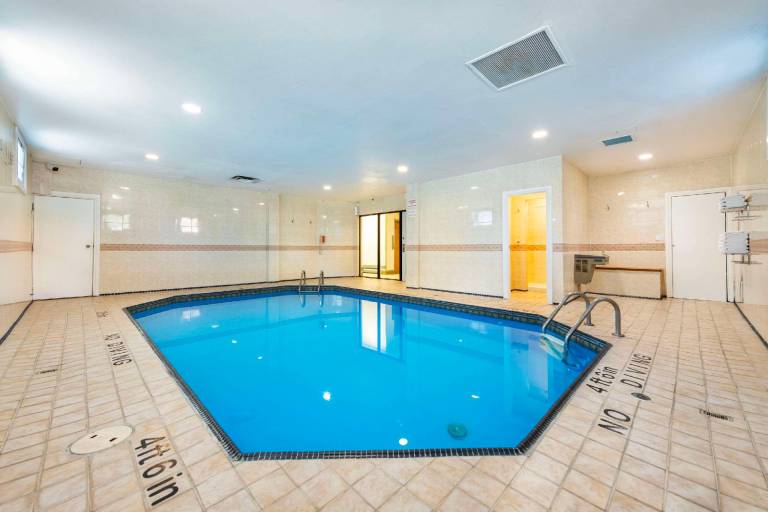 Quality Inn Downtown Inner Harbour — photo 4