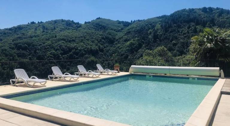 Holiday apartment with pool — photo 3