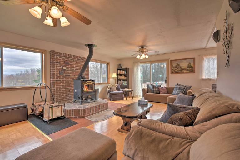 Private Hot Tub & Fireplace Poconos Home