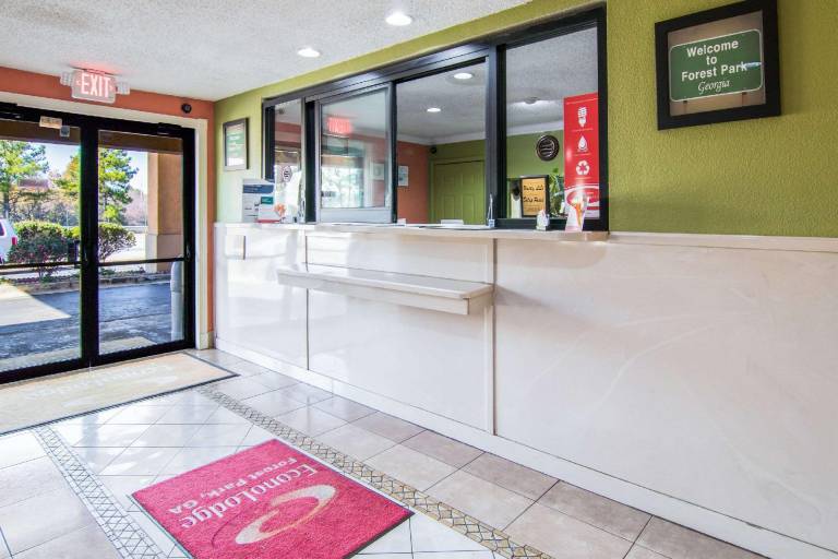 Econo Lodge Atlanta Airport East — photo 2