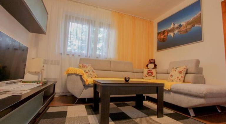 Charming chalet with yard | Pets allowed — photo 2