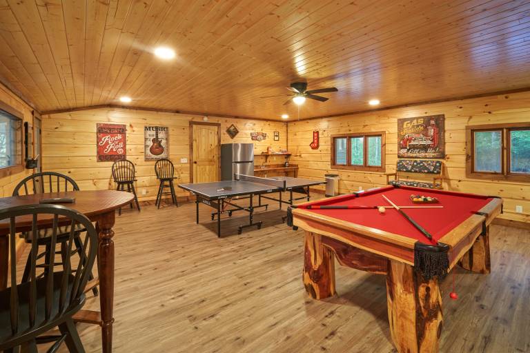 Family-oriented vacation home with hot tub & fast internet | Golf view | Pet-friendly — photo 4