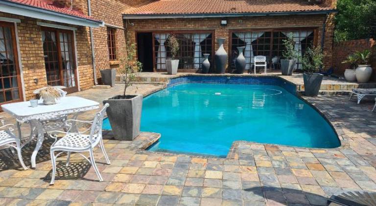 Royal Villa Guesthouse