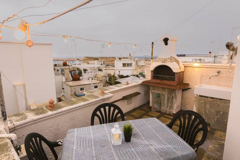 Apartment with patio — photo 3