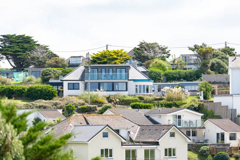 Family-friendly nice cottage with yard & hot tub | Beach view | Close to the beach | Pets allowed in Newquay