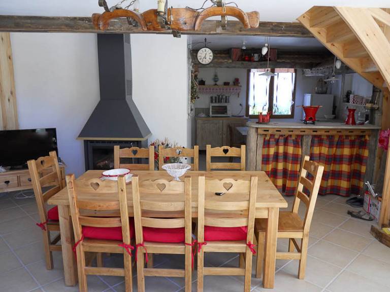 Gite with patio & barbeque — photo 3
