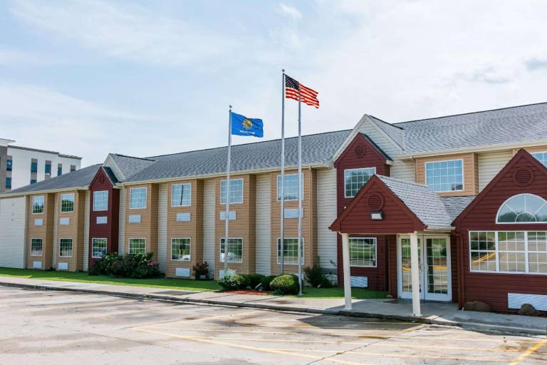 Days Inn & Suites by Wyndham Pryor in Pryor, OK